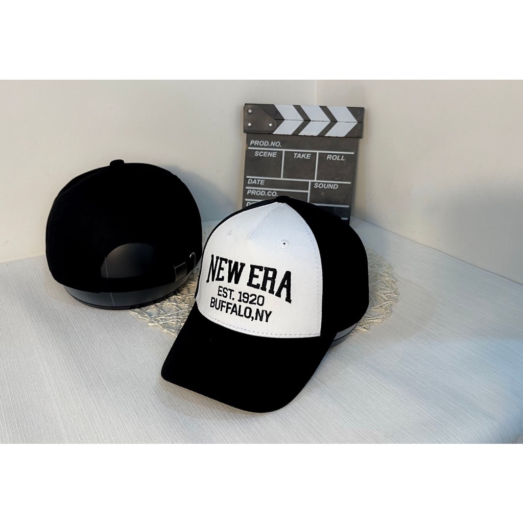 Mũ lưỡi trai New Era mix màu đen trắng cá tính dành cho cả nam và nữ full hộp để làm quà tặng