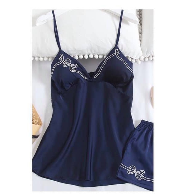 Đồ Ngủ 2 Dây Quần Cộc Ren Xẻ Mặc Nhà Lụa Satin Cao Cấp AMK.10049