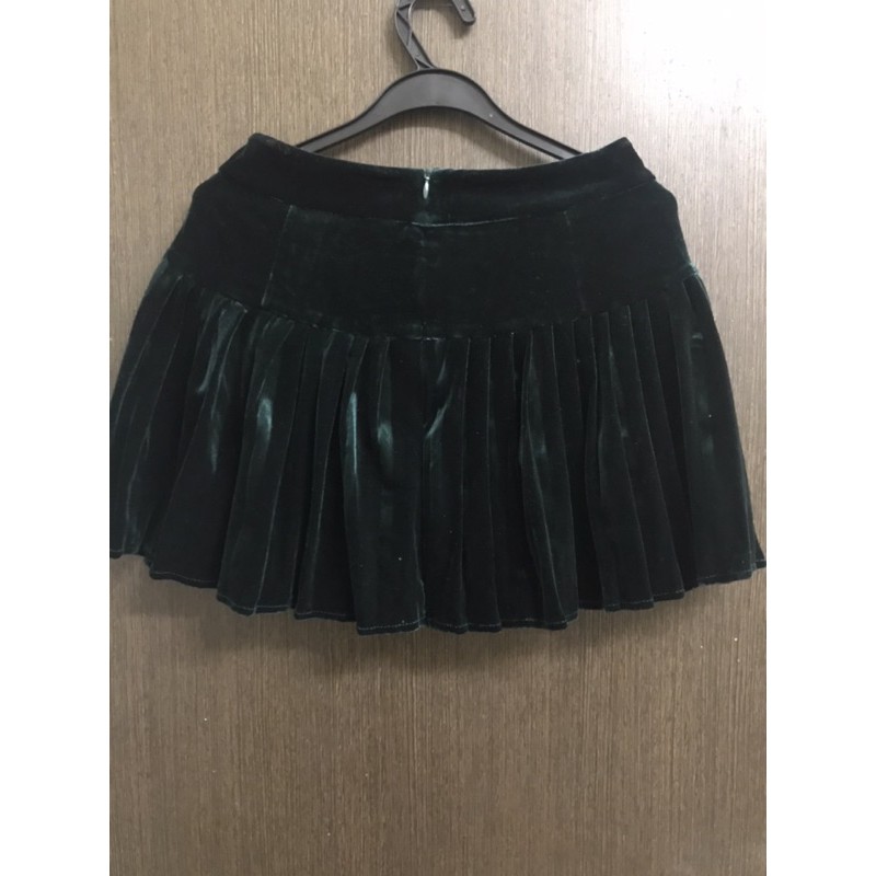 Chân váy nhung xếp li