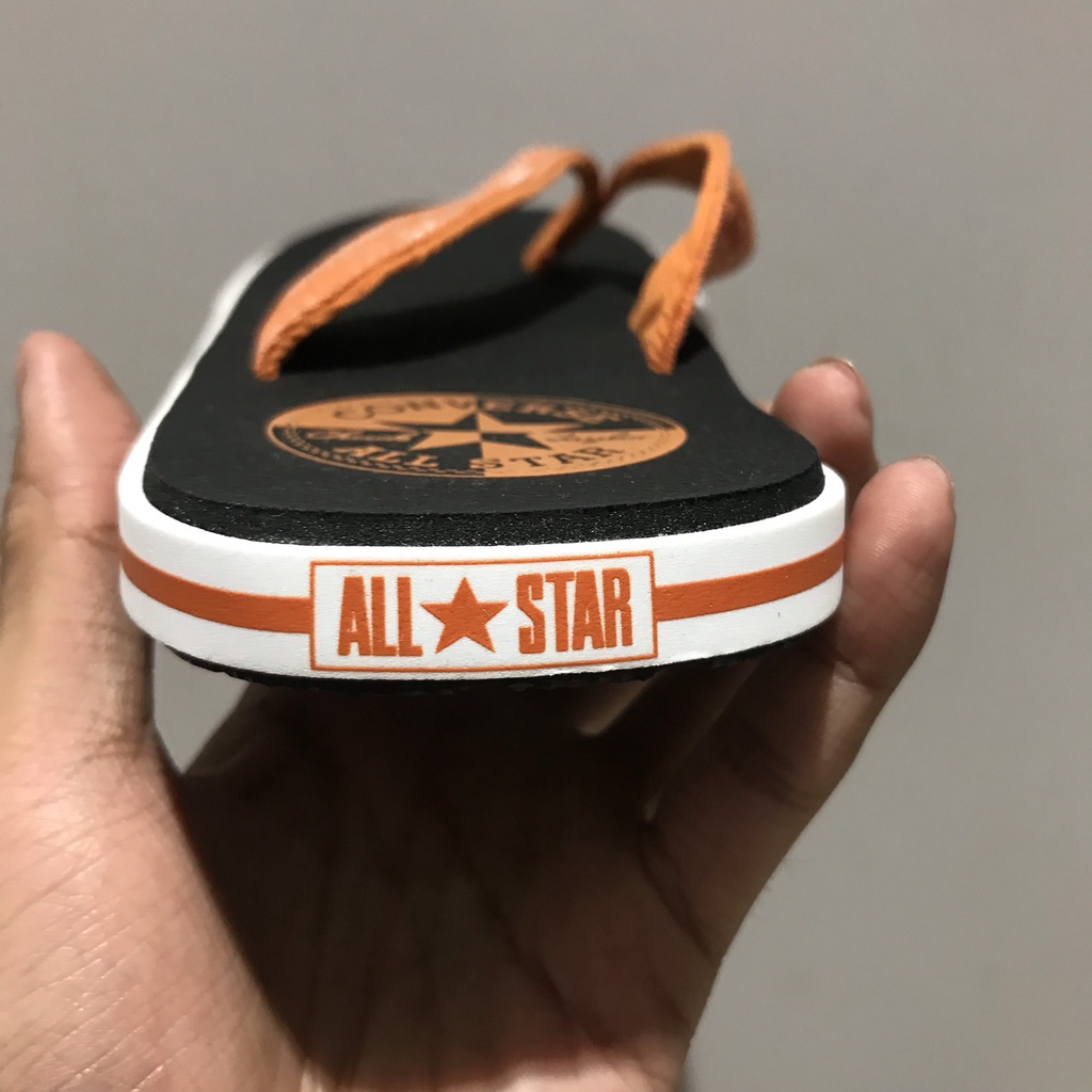 Dép Convεrsε đen quai vải cam