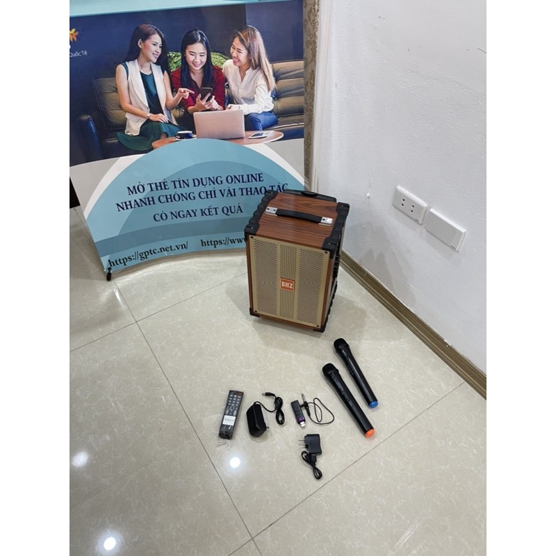 Loa kéo di động BHZ1800 kèm 2 micro cầm tay và 1 mic đeo tai không dây