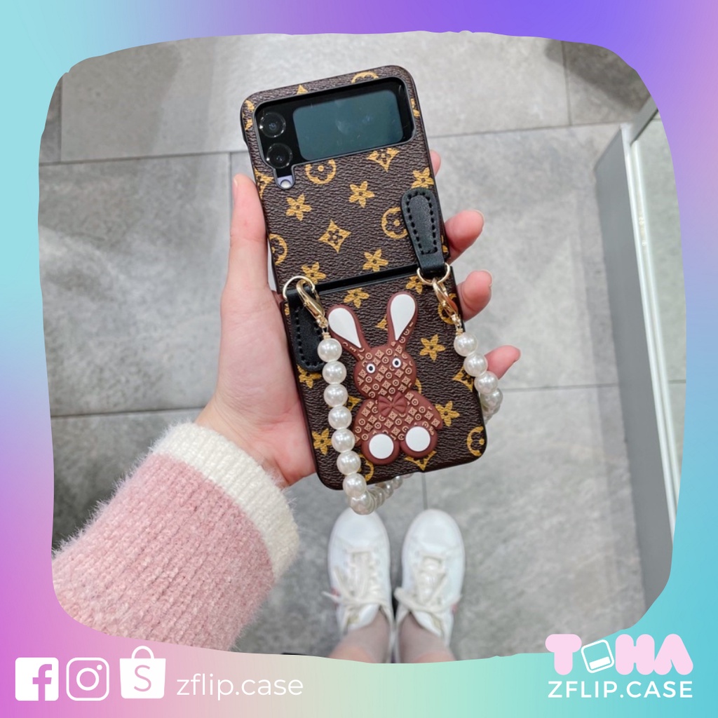 [HÀNGSẴN] Ốp Samsung Z Flip 3 / Z Flip 4 da hoạ tiết LV thỏ có dây xách (Ảnh thật) / Z Flip3 / ZFlip3 / Z Flip4/ ZFlip4