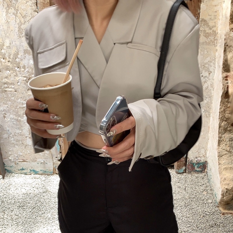 Áo khoác vest dáng ngắn cách điệu một kích cỡ