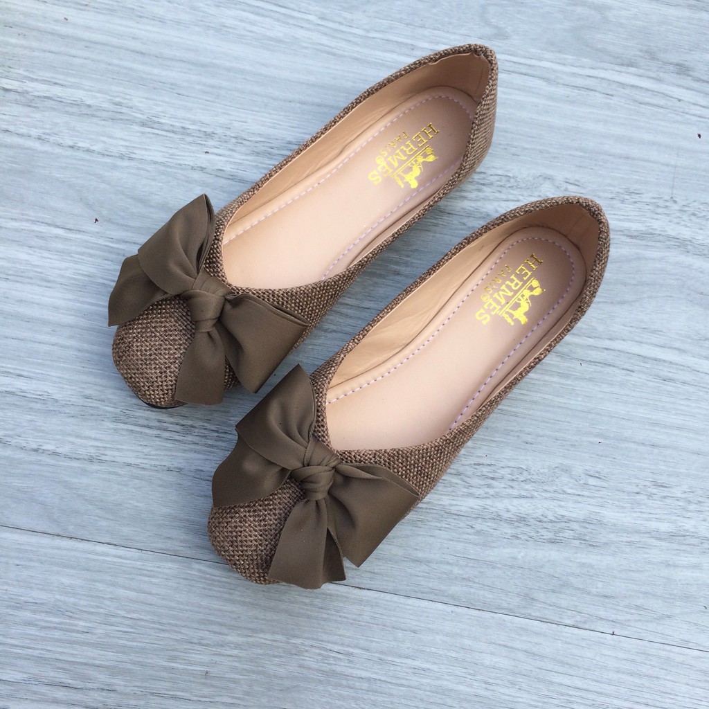 Giày nữ đế bệt gắn nơ nâu chất dạ sang trọng giá rẻ [ Form rộng] | BigBuy360 - bigbuy360.vn