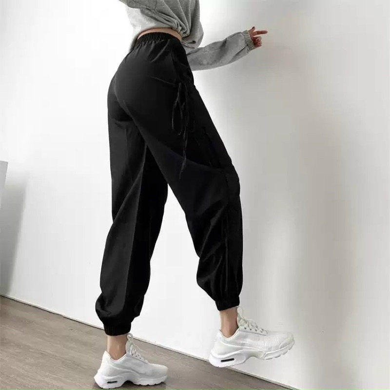 QUẦN JOGGER THỂ THAO NỮ VẢI DÙ DÂY RÚT - QUẦN DÁNG RỘNG SIÊU XINH