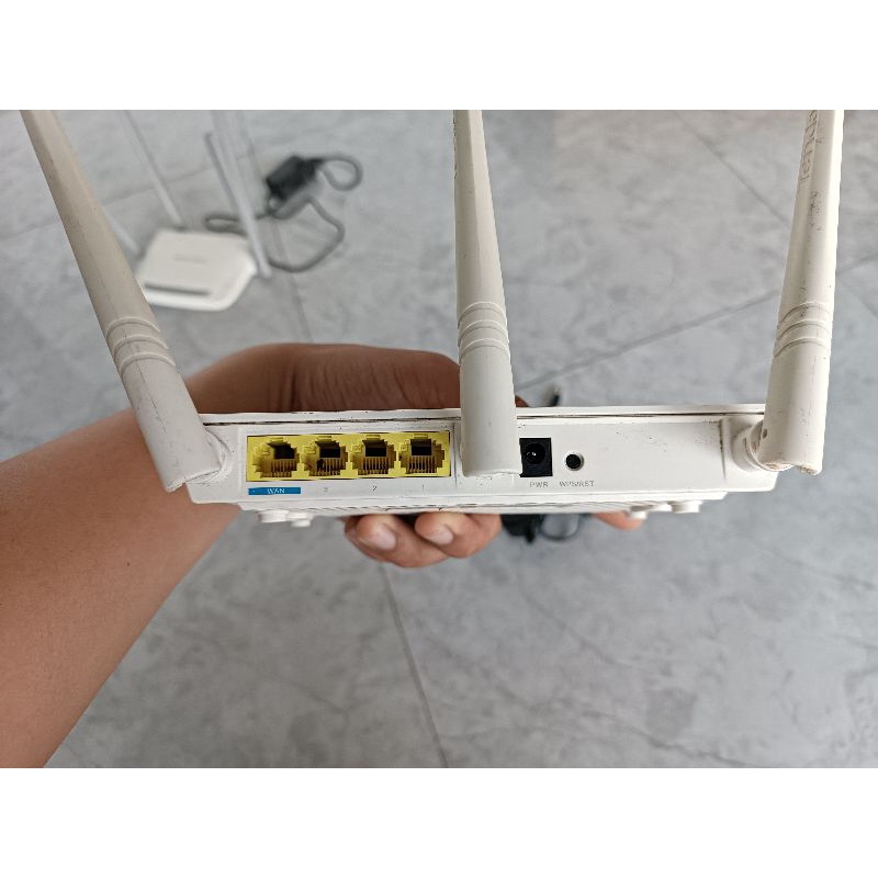 Rauter wifi Tenda F3 cũ kèm nguồn