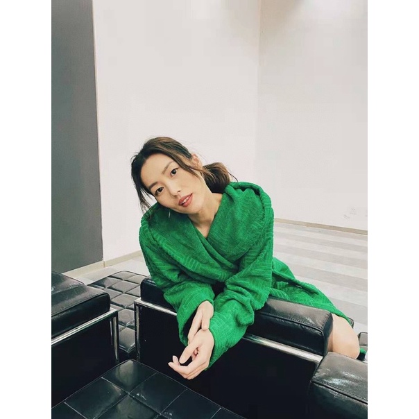 Áo choàng tắm nữ cao cấp màu xanh thời trang thương hiệu Bottega Veneta cao cấp | BigBuy360 - bigbuy360.vn