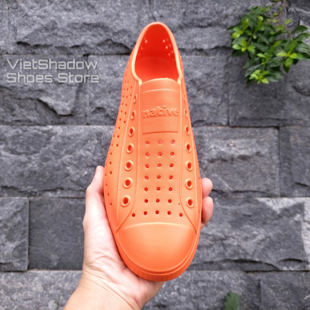 Giày nhựa siêu nhẹ nam nữ - Chất liệu nhựa xốp EVA siêu nhẹ, không thấm nước - Màu cam trơn và có viền