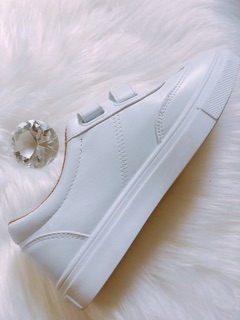 Giầy sneaker dán