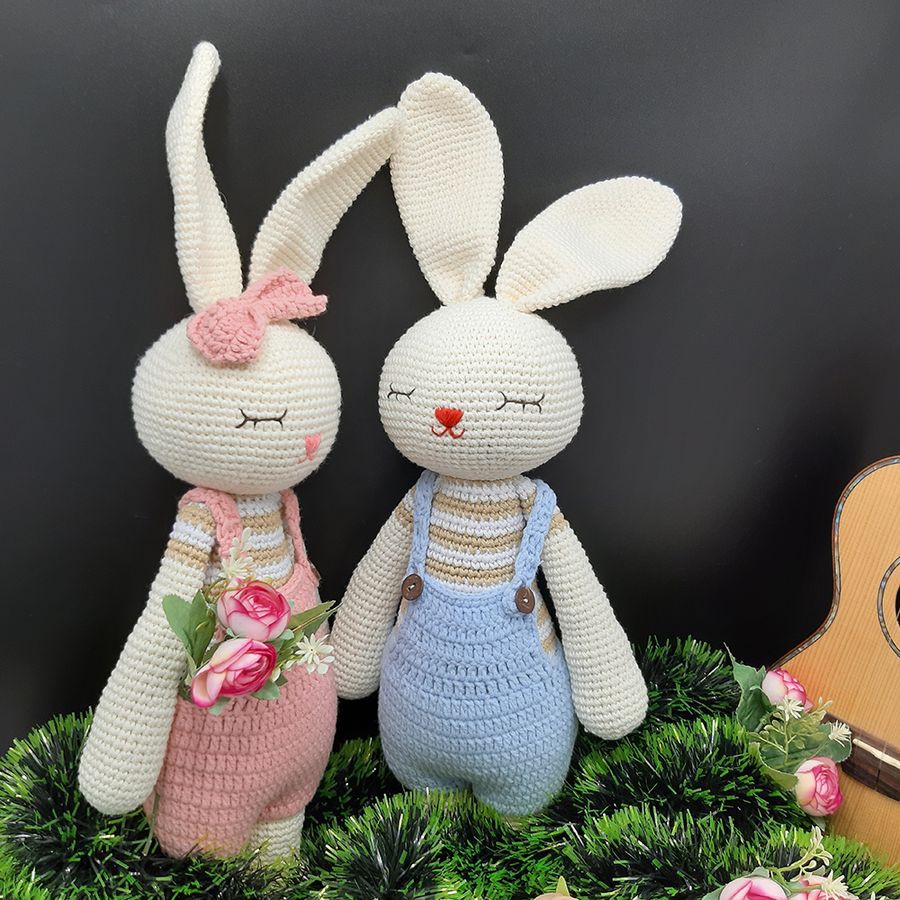 Gấu bông móc len Amigurumi cao cấp Amiu Việt Nam - Thỏ Lala quần yếm, đồ chơi nhồi bông handmade dễ thương - SP000130