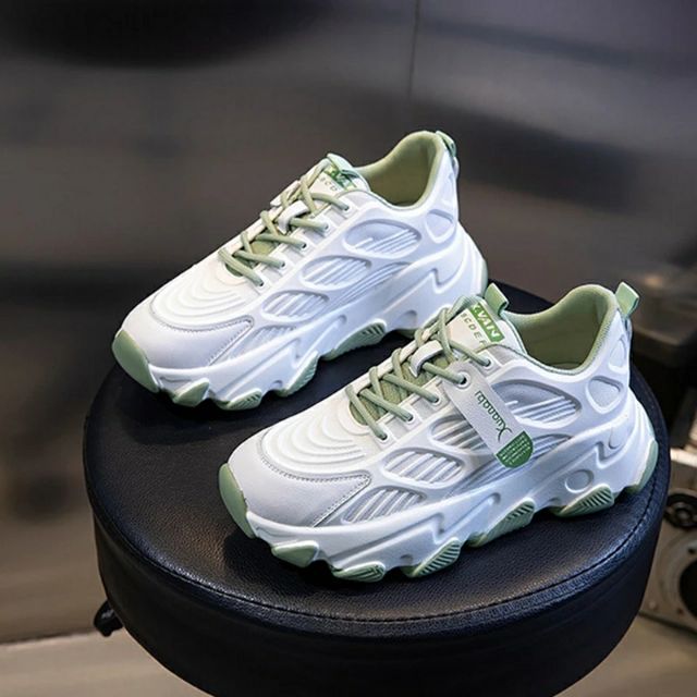 GIÀY THỂ THAO ĐẾ CAO SÓNG VẠT CHỮ LƯỚI THOÁNG M10 | BigBuy360 - bigbuy360.vn