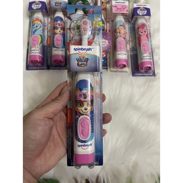 ⭐️⭐️BÀN CHẢI PIN CHO BÉ SPINBRUSH  💰💰💰giá: 220k   💎Bàn chải đánh răng loại bỏ mảng bám và mát xa nướu .