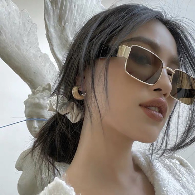 Kính râm mắt vuông retro kim loại