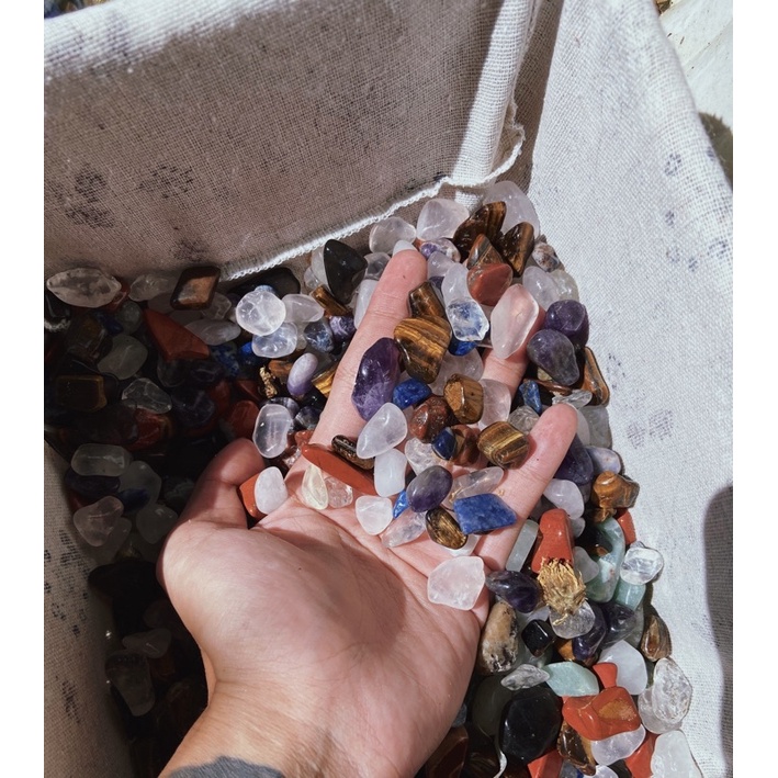 100 gram đá vụn - Nhiều màu sắc - Dùng để thanh tẩy, chơi Tarot, thanh tẩy bài Tarot trang trí nhà, phòng ngủ