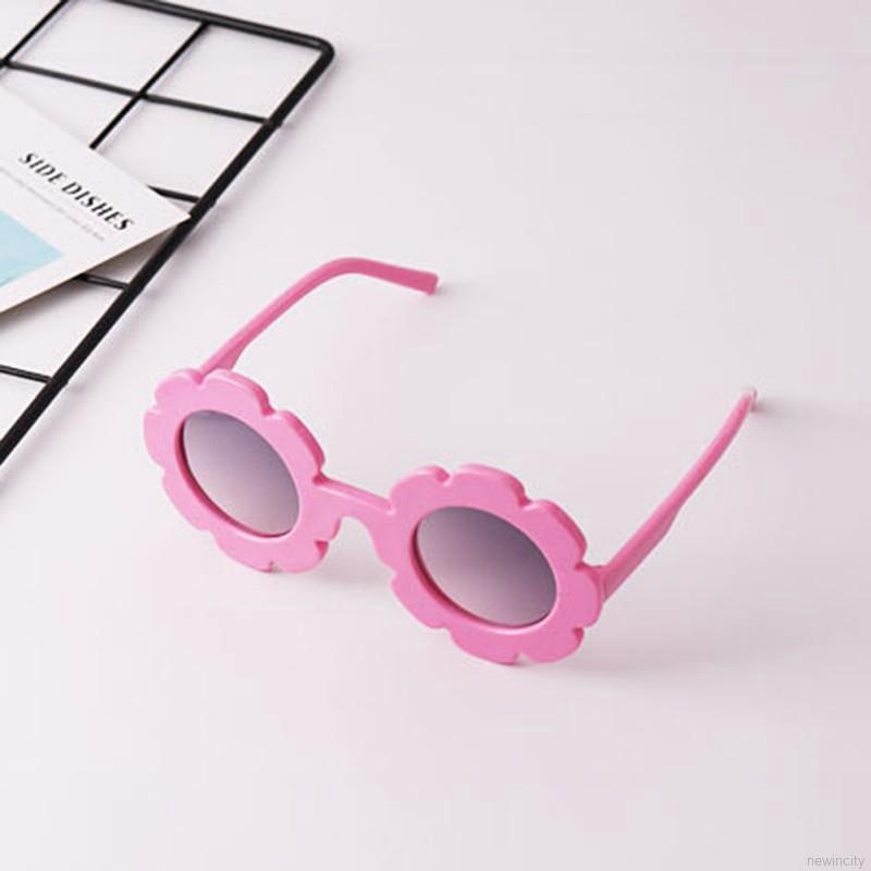 Kính mát gọng hình hoa dễ thương cho bé