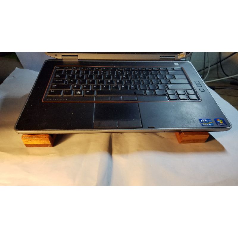 Kệ laptop/ giá đỡ laptop /máy tính bảng bằng gỗ tự nhiên