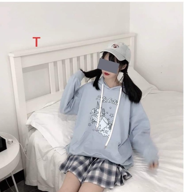 Áo hoodie ngựa sừng Cutie in ngực DTR1019