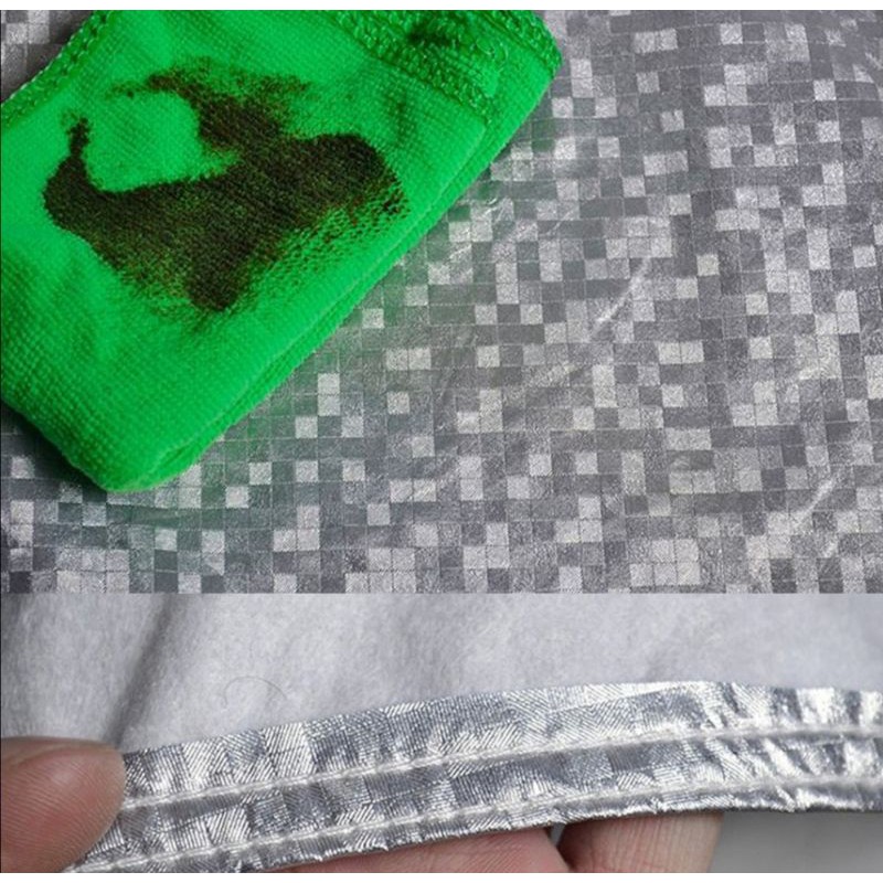 Bạt phủ trùm xe máy 2 tai. Loại dày xịn 2 lớp. Màu bạc phản quang.