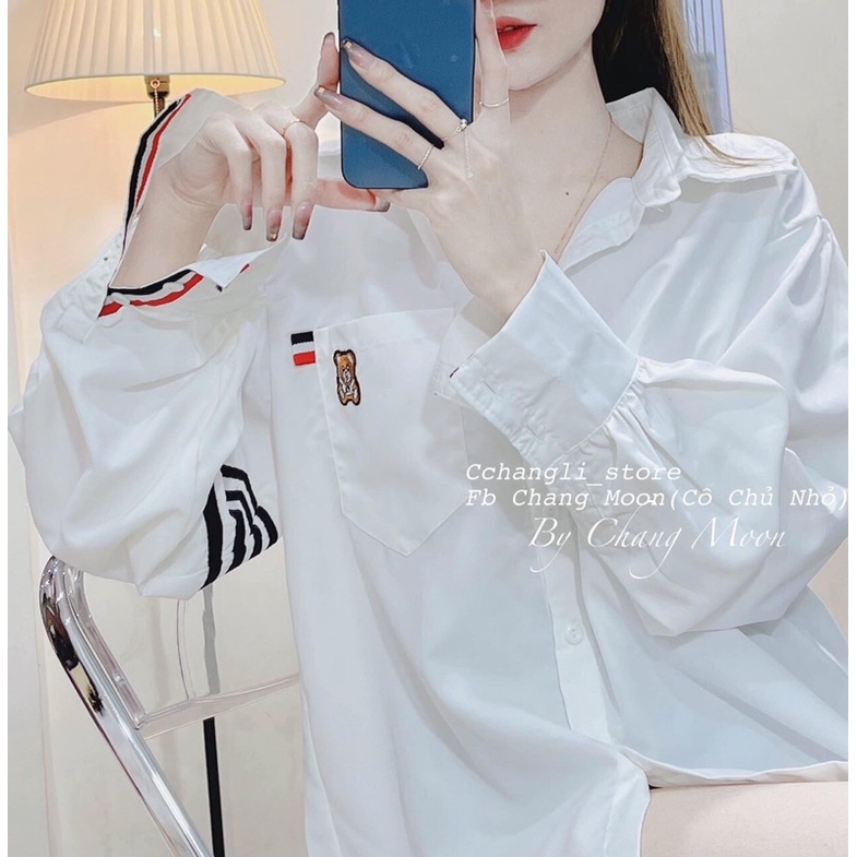 Áo sơ mi trắng dài tay ba sọc thêu hình gâu free size Áo sơ mi nữ from thụng unisex