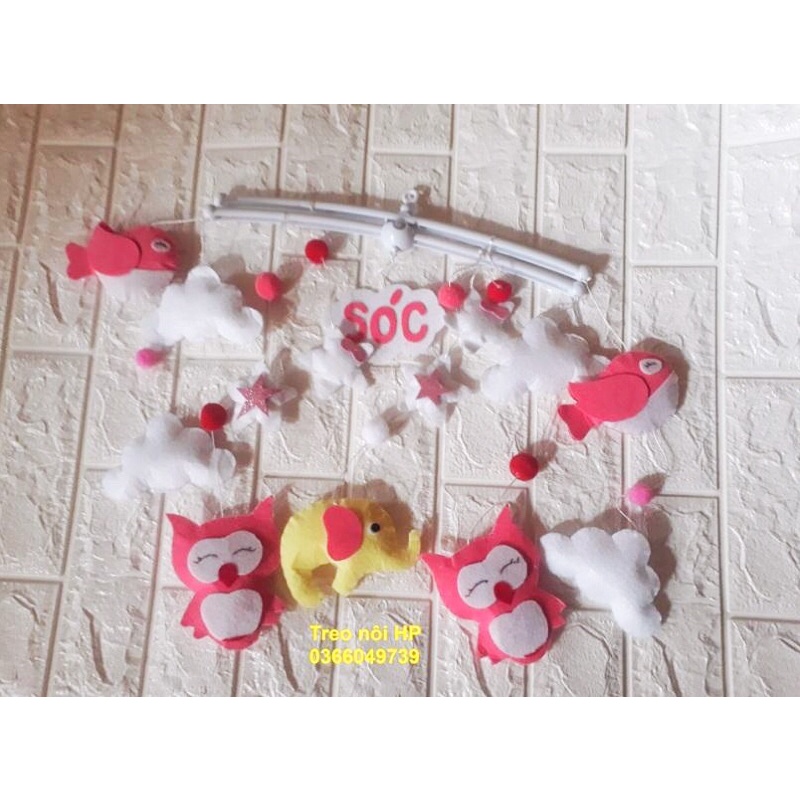Treo nôi chú chim hồng đáng yêu . Tặng kèm bảng tên cho bé.
