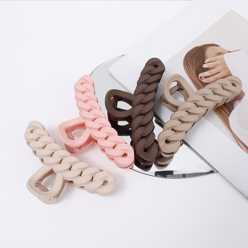 Kẹp Tóc Phối Xích Hình Cá Mập Màu Trà Sữa Độc Đáo Tinh Tế Thời Trang Cho Nữ