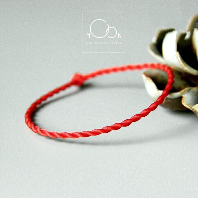 Vòng tay sợi chỉ đỏ may mắn mix bi bạc moonsilver