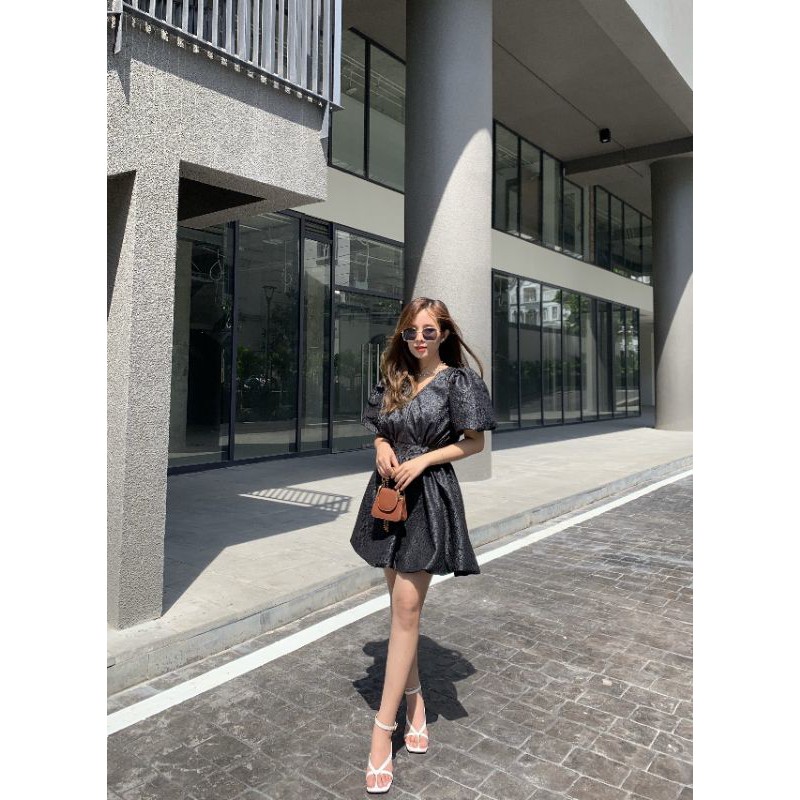 Đầm WONDERHOUSE cổ tim cột nơ sau | BigBuy360 - bigbuy360.vn