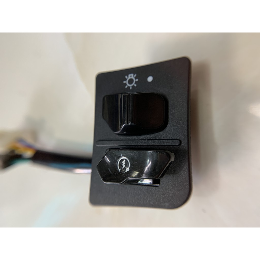 Cùm Phải Công Tắc Sirius Fi DENKI