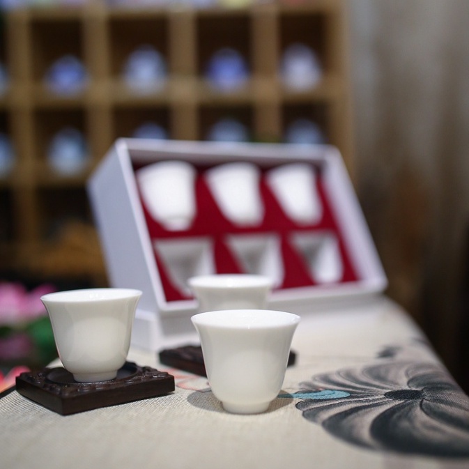 Bộ 6 chén trà, sứ bạch định , dùng uống trà cho người bán chuyên nghiệp và uống trà xanh.