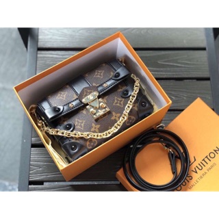 Túi lv viền đinh dáng hộp hot hit