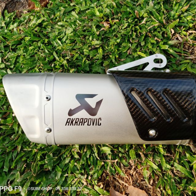 Pô Akrapovic R1 sợi carbon