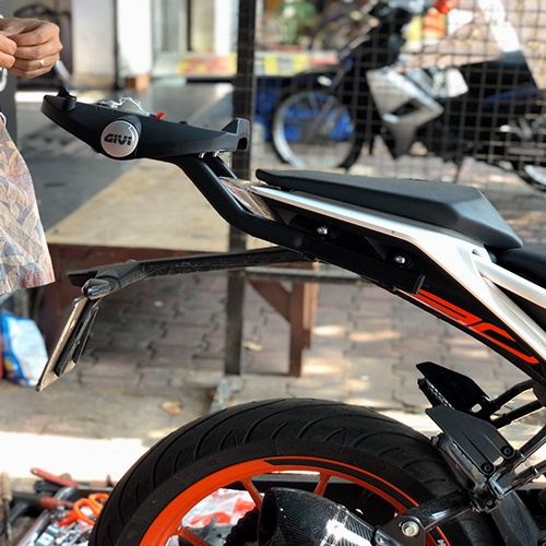Baga sau Givi SRV CB250R chịu lực cao gắn được thùng sau Givi chính hãng