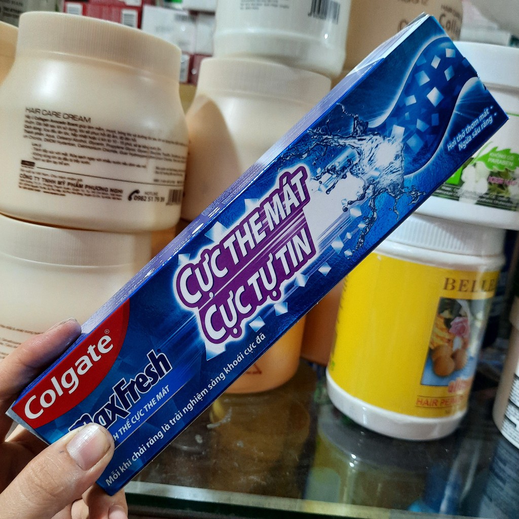 Kem đánh răng Colgate Maxfresh hương bạc hà 180g