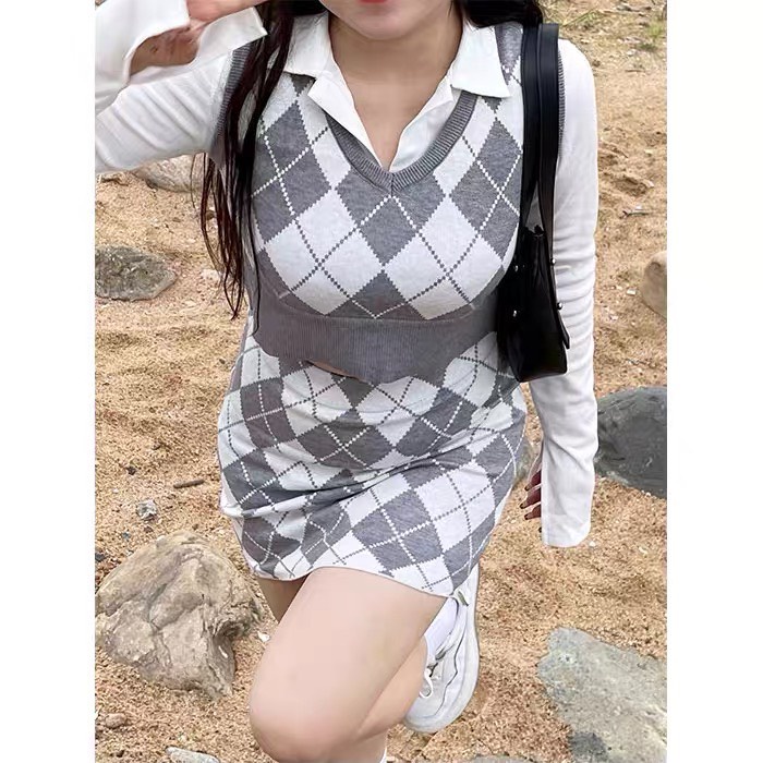 Set váy nữ kẻ xám 3 món áo dài tay ôm body mặc tôn dáng/ Set áo gile cổ V kèm áo crt cúc cài và chân váy chữ A_kudoshop | BigBuy360 - bigbuy360.vn