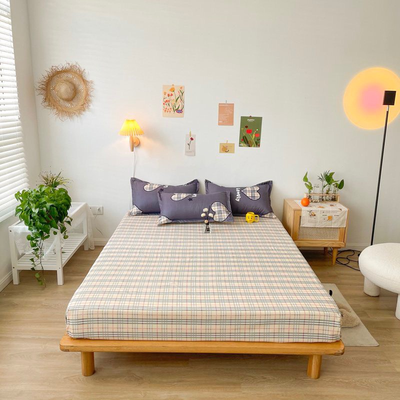 Bộ chăn ga gối Cotton poly M2T bedding gồm vỏ chăn mền, drap ga giường và 2 vỏ gối nằm họa tiết tim kẻ xanh