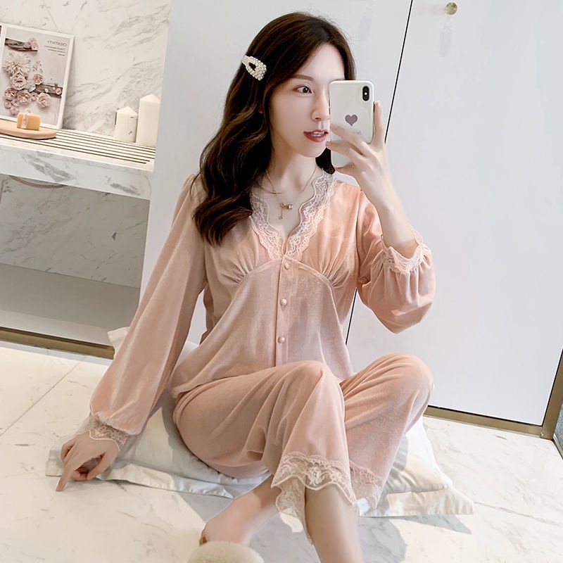 Bộ đồ ngủ 2 mảnh bằng nhung phối ren kiểu thu đông ngọt ngào cho nữ