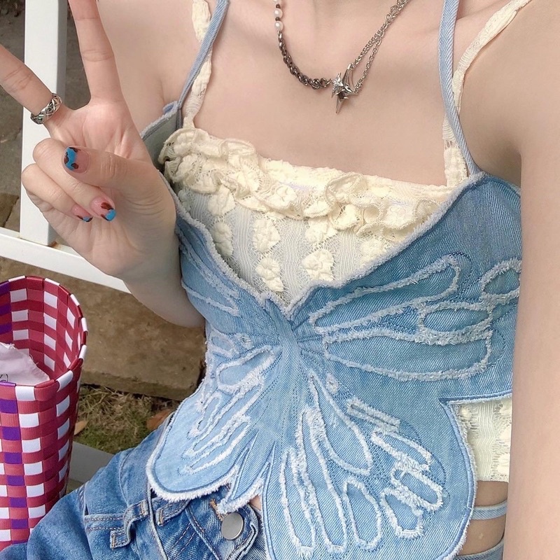 Set áo yếm denim hình bướm + áo hai dây ren trắng và bao tay