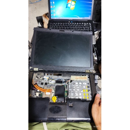 mainboard màn hình lenovo t410 core i đời đầu.