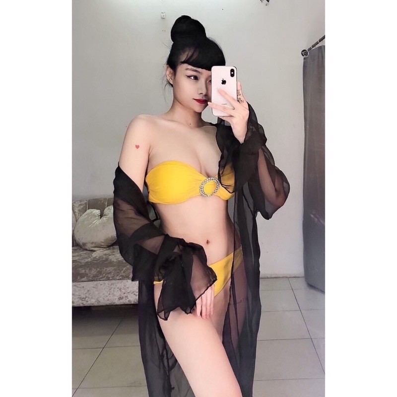 Khoác lưới voan đi biển trắng đen