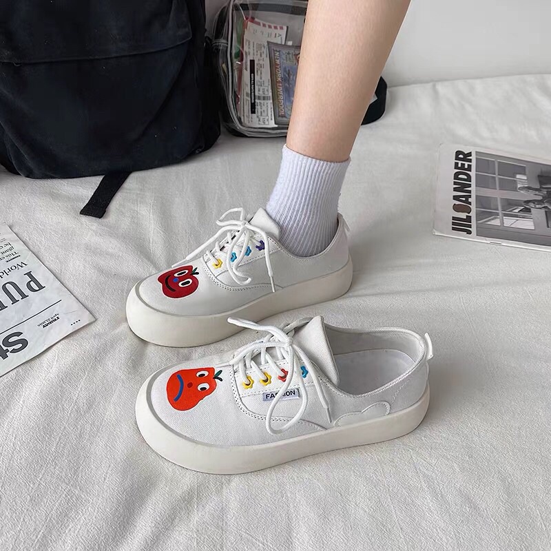 Giày thể thao đế bánh mì buộc dây hoạ tiết ngộ nghĩnh