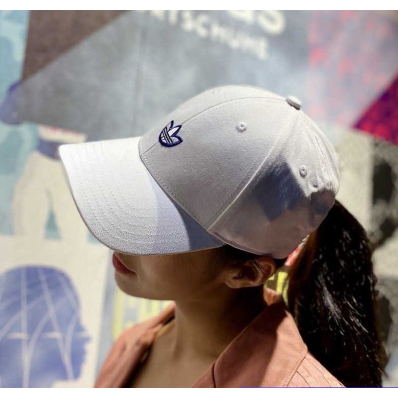 Mũ lưỡi chai trắng logo outline