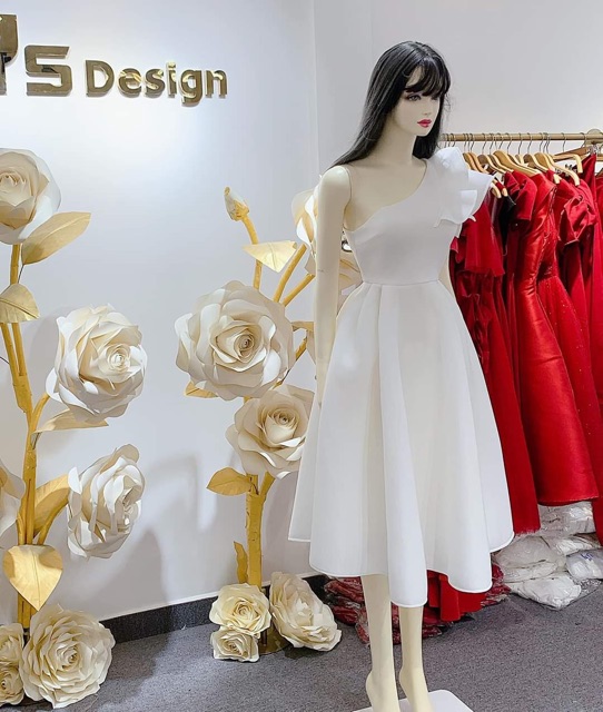 Đầm xoè lệch vai bèo