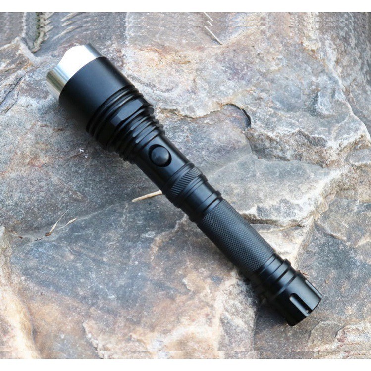 Đèn pin cầm tay siêu sáng XPE T6 QX8 cầm chắc tay, vô cùng tiện lợi