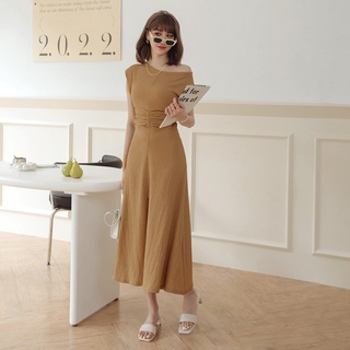 Váy dài xẻ tà lệch vai nhún eo nữ air space lady 2221824013