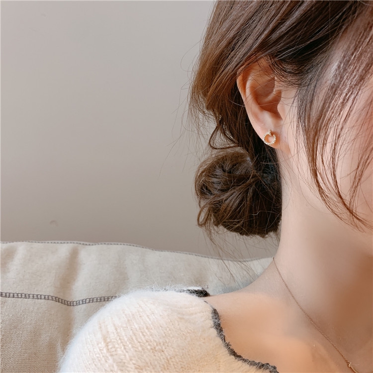 Khuyên tai đính đá thời trang Hàn Quốc sang trọng