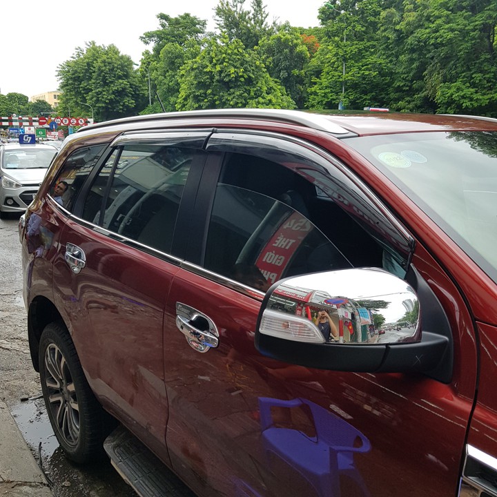 Vè che mưa Ford Everest 2018-2022-chỉ innox ( hàng cao cấp)