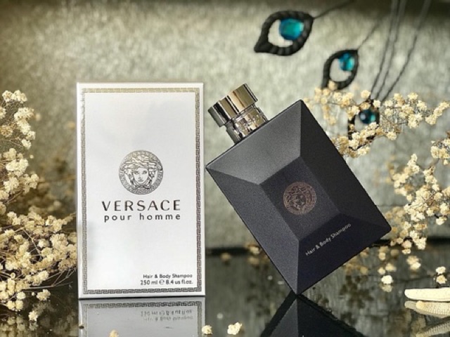 Sữa Tắm gội Nam Versace POUR HOMME HAIR & BODY SHAMPOO 250ml Nam tính, lịch lãm 2 trong 1 rất tiện lợi