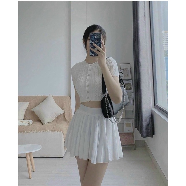 SET CROP GÂN TRẮNG + CHÂN VÁY XẾP LY🤍