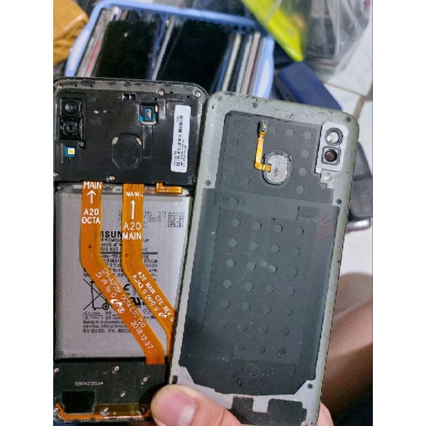 Cụm samsung A20 sống zin full chức năng hư màn hình