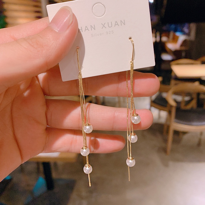 Khuyên tai dáng dài phối tua rua màu bạc thời trang